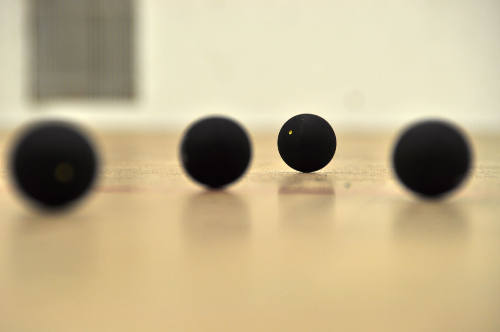 Squashbälle auf dem Boden